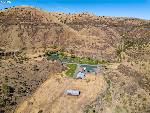 birds eye view of property featuring a mountain view