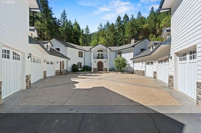 view of front of house featuring a garage