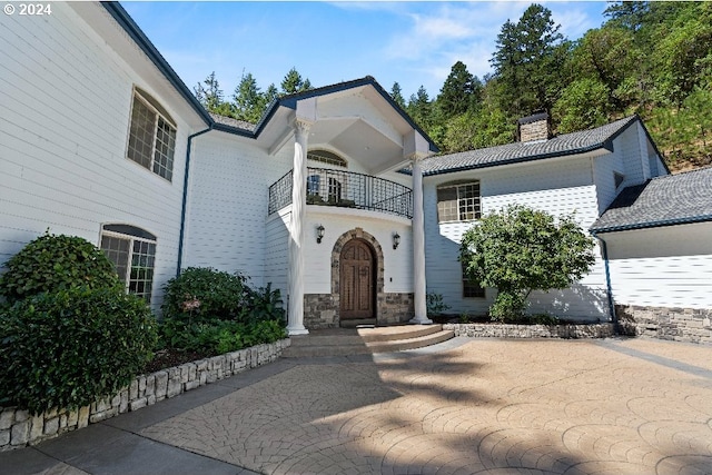 view of front of home with a balcony