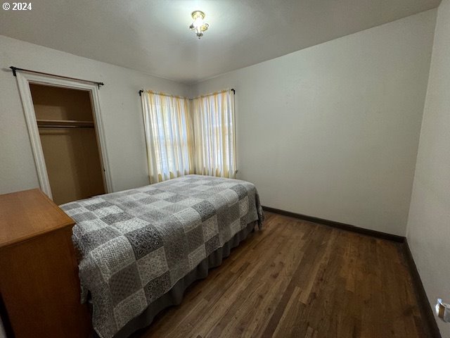 205 N Humbolt St, Canyon City, OR 97820 - bedroom featuring baseboards, wood finished floors, and a closet