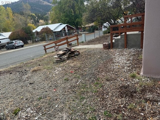 205 N Humbolt St, Canyon City, OR 97820 - view of yard with fence and a mountain view