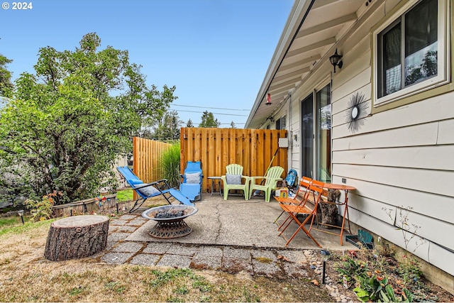 view of patio with an outdoor fire pit