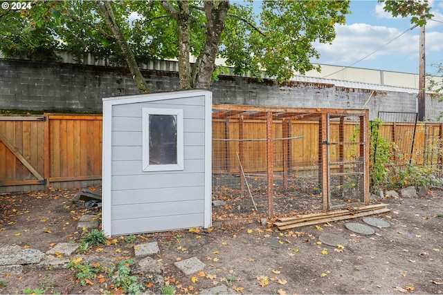 view of poultry coop with a fenced backyard