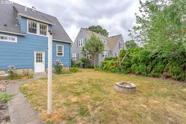 view of yard with a fire pit