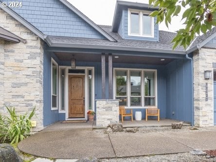 property entrance featuring a porch