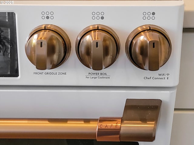 interior details featuring washer / clothes dryer