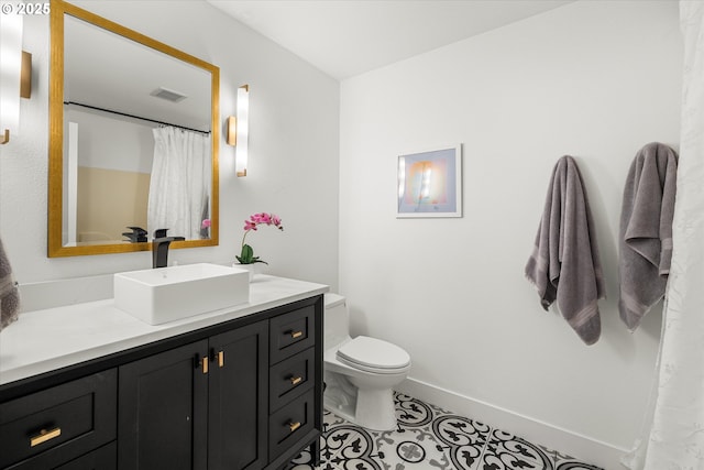 full bathroom featuring visible vents, toilet, vanity, tile patterned flooring, and baseboards