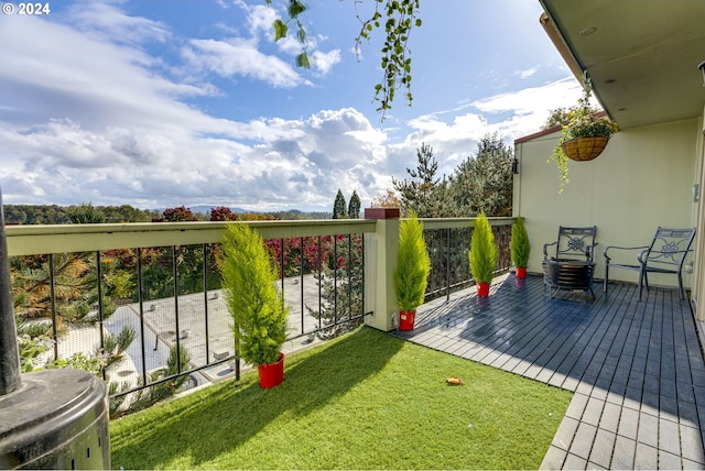 view of yard featuring a balcony