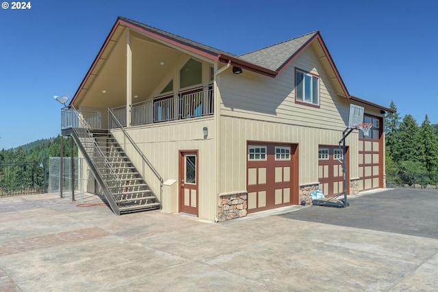 exterior space featuring a balcony