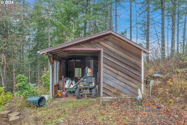 view of outbuilding