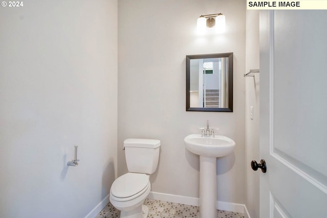 bathroom featuring toilet and sink