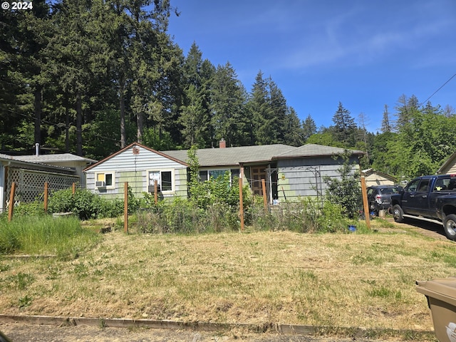140 7th Ave, Sweet Home, OR 97386 - ranch-style home with a chimney