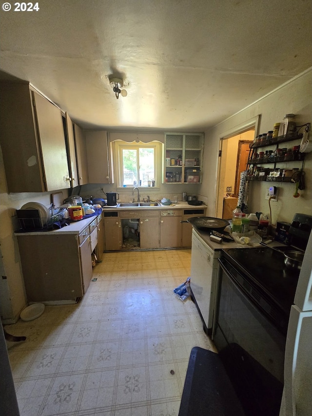 140 7th Ave, Sweet Home, OR 97386 - kitchen with light flooring, electric range, and a sink