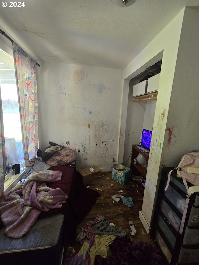140 7th Ave, Sweet Home, OR 97386 - bedroom with wood finished floors and a closet