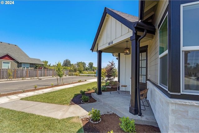 view of patio / terrace featuring covered porch