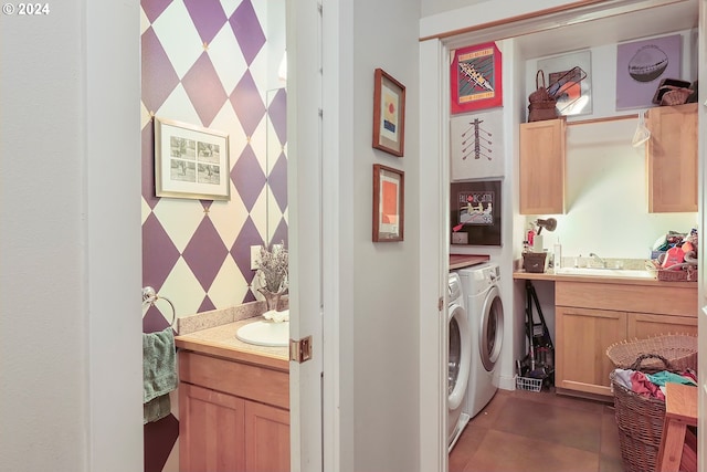 laundry room featuring sink, washing machine and dryer, and dark tile floors