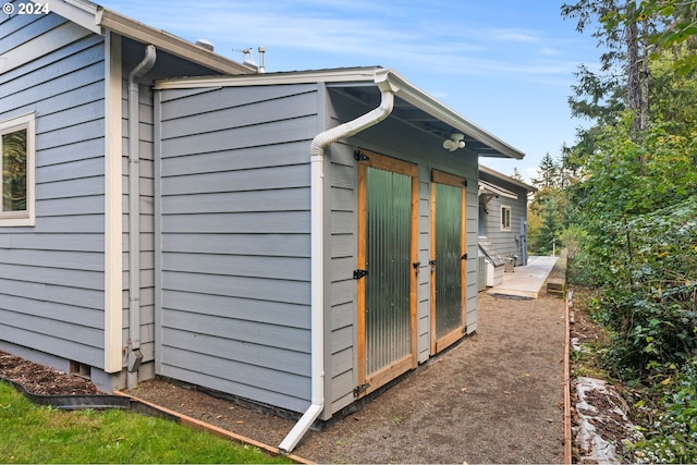 view of outbuilding