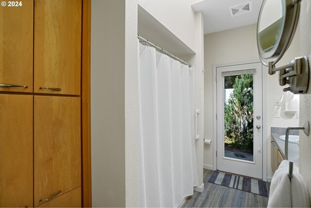 full bathroom featuring a closet, wood finished floors, and visible vents