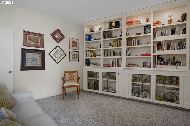 living area with carpet