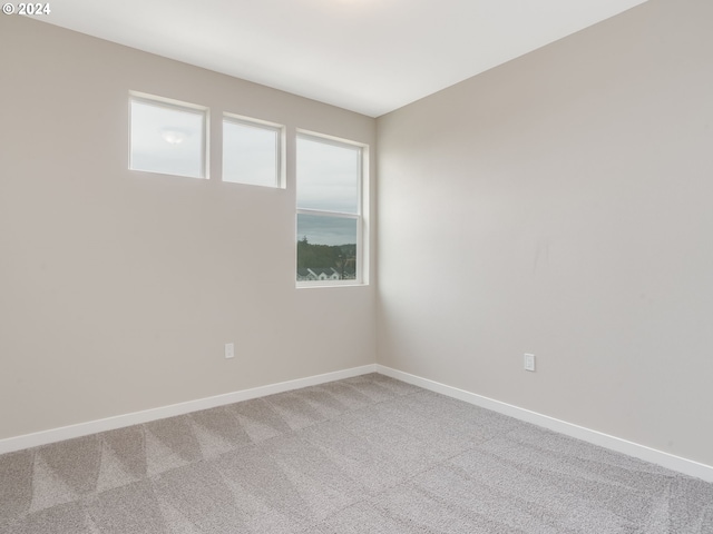 spare room with carpet flooring