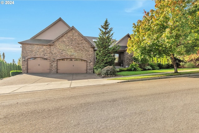 view of front of property featuring a front yard and a garage