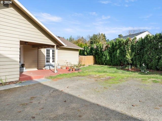 view of yard featuring a patio area