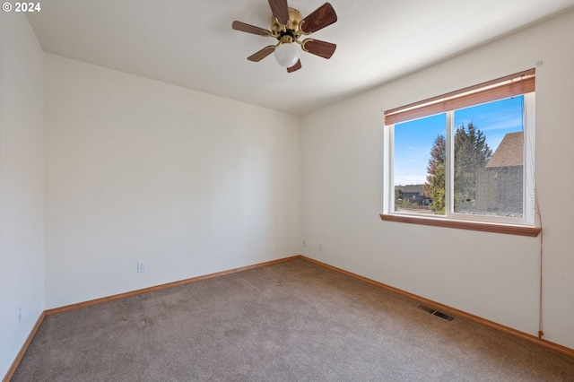 unfurnished room with carpet flooring and ceiling fan