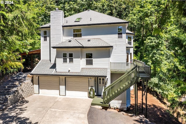 view of front facade featuring a garage