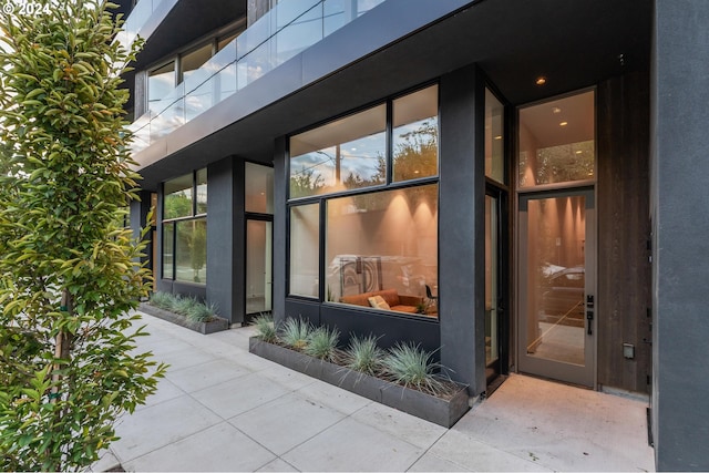 property entrance featuring stucco siding