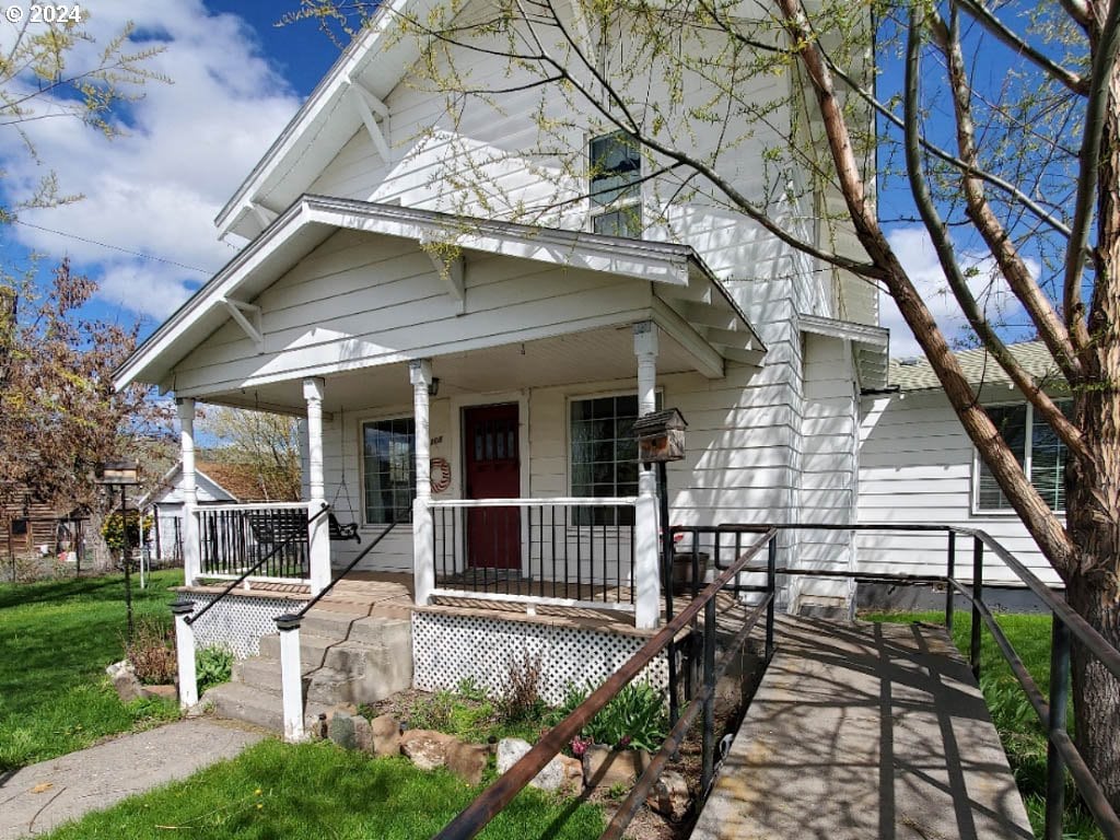 bungalow-style house with a porch