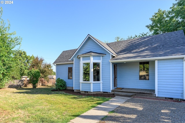 view of front of home featuring a front yard