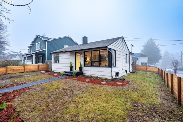 view of front of house with a front lawn