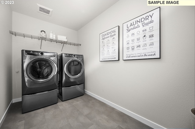 washroom featuring washing machine and clothes dryer