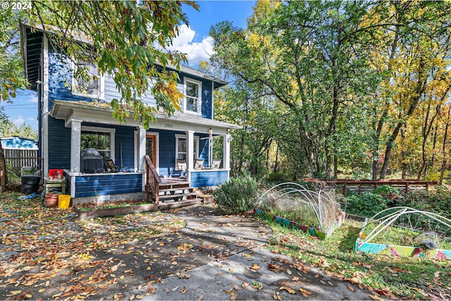 view of front of property featuring covered porch