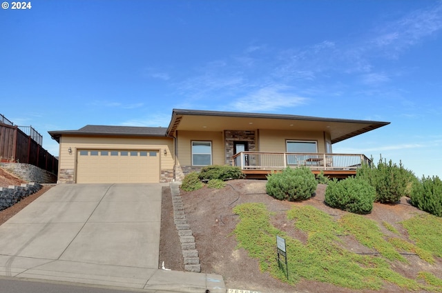 view of front of house featuring a garage