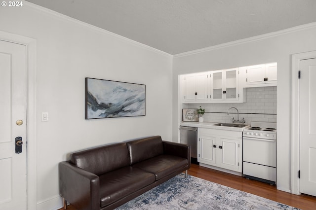 living room featuring crown molding, sink, and dark wood-type flooring