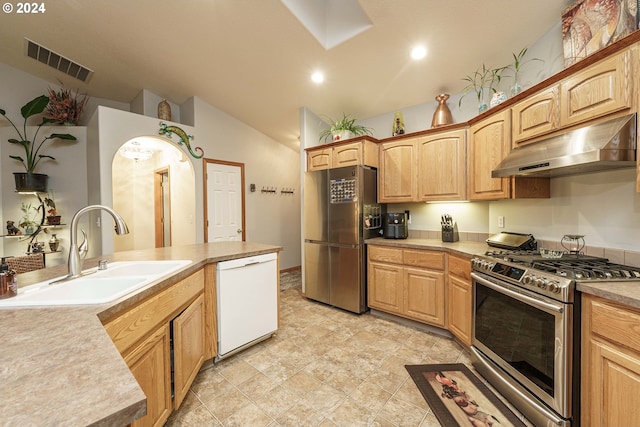 kitchen featuring sink, stainless steel appliances, and vaulted ceiling