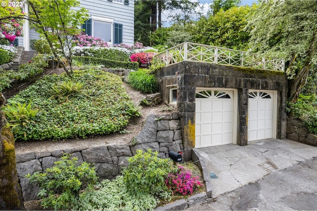 view of yard featuring a garage