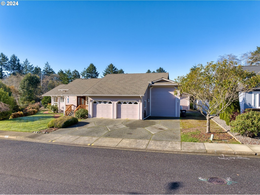 view of front facade featuring a garage and a front lawn