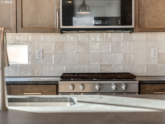 kitchen with decorative backsplash and stainless steel appliances