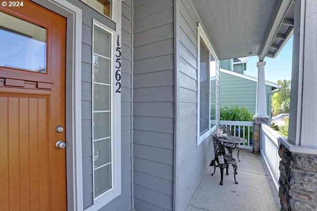 entrance to property featuring a porch