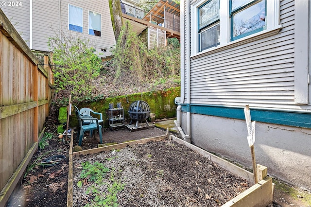 view of yard with a patio area