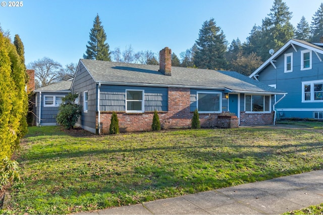 view of front of home featuring a front yard