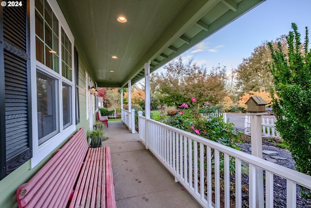 balcony featuring covered porch