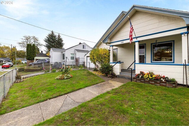 view of front facade with a front yard