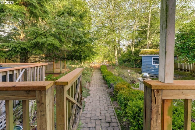 view of yard with an outdoor structure