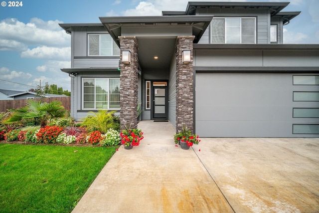 view of front of home featuring a front lawn and a garage