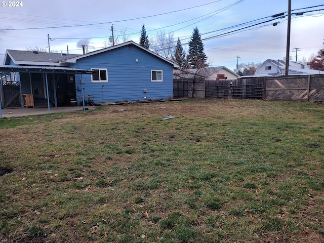 view of yard featuring a patio area