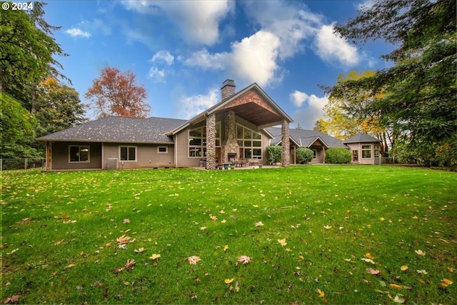 back of house featuring a yard