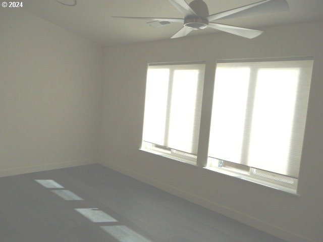 empty room with ceiling fan